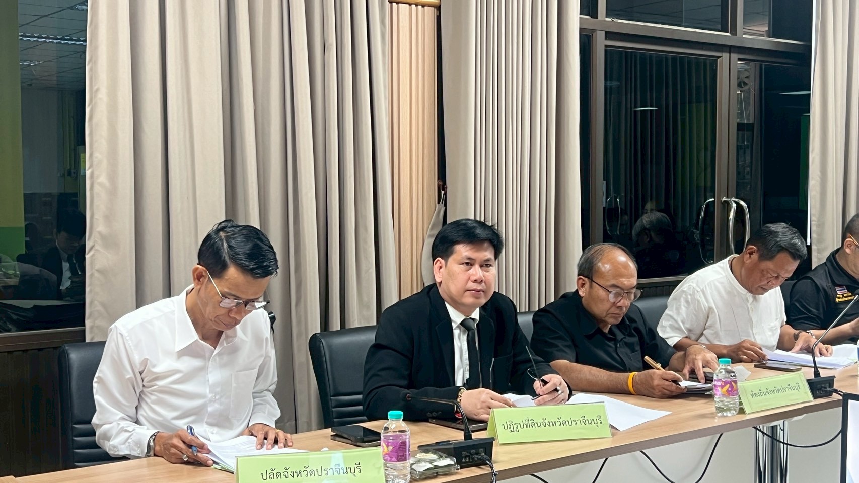 title - วันพฤหัสบดีที่ 18 ธันวาคม 2568 เวลา 10.30 น. นายวิทูล ประดิษฐบุญ ปฏิรูปที่ดินจังหวัดปราจีนบุรี เข้าร่วมการประชุม คณะกรรมการพิจารณากลั่นกรองการขอขุดลอกแหล่งน้ำสาธารณประโยชน์ที่ตื้นเขิน